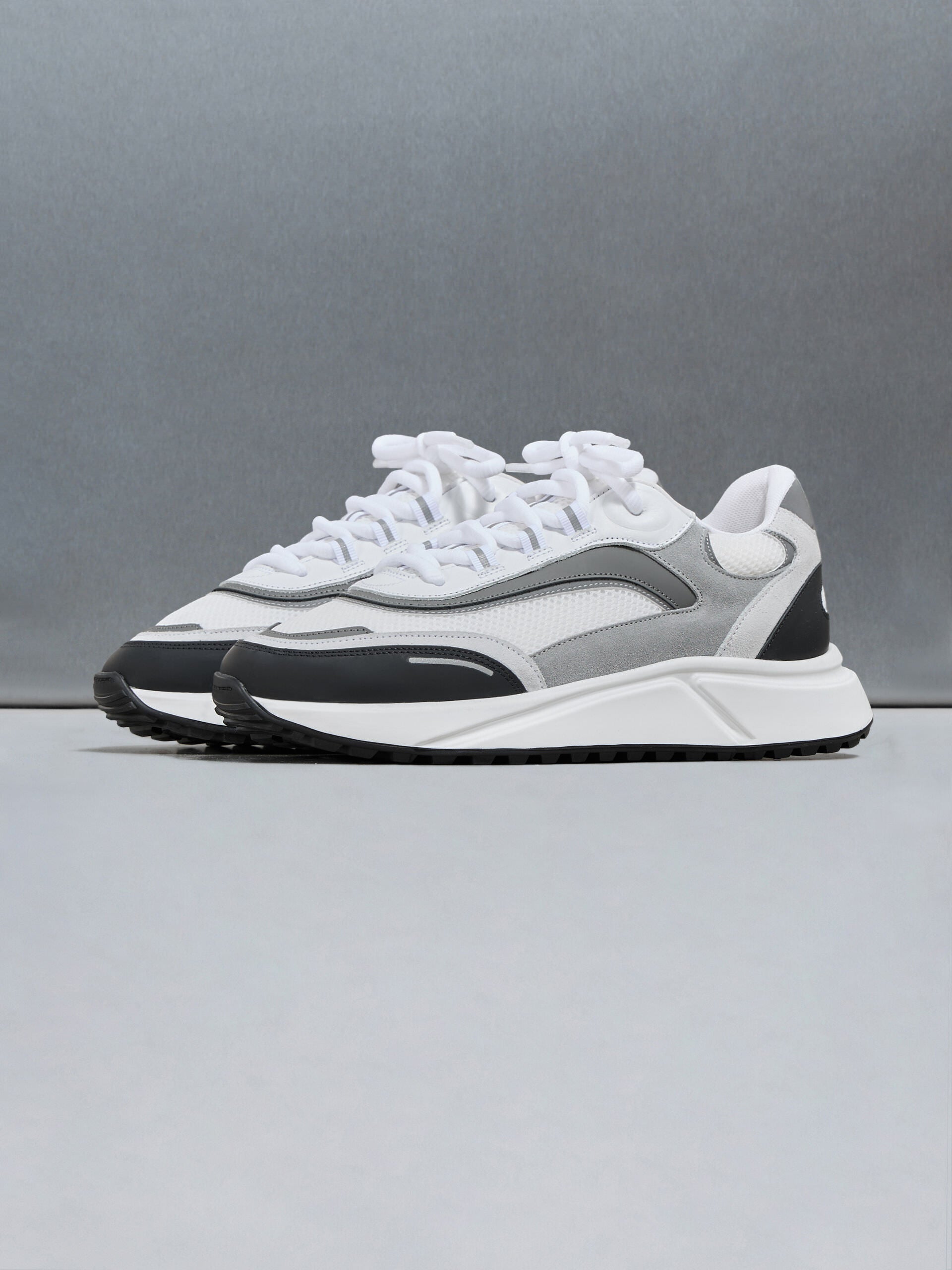 Technical Runner 2.0 in White Black