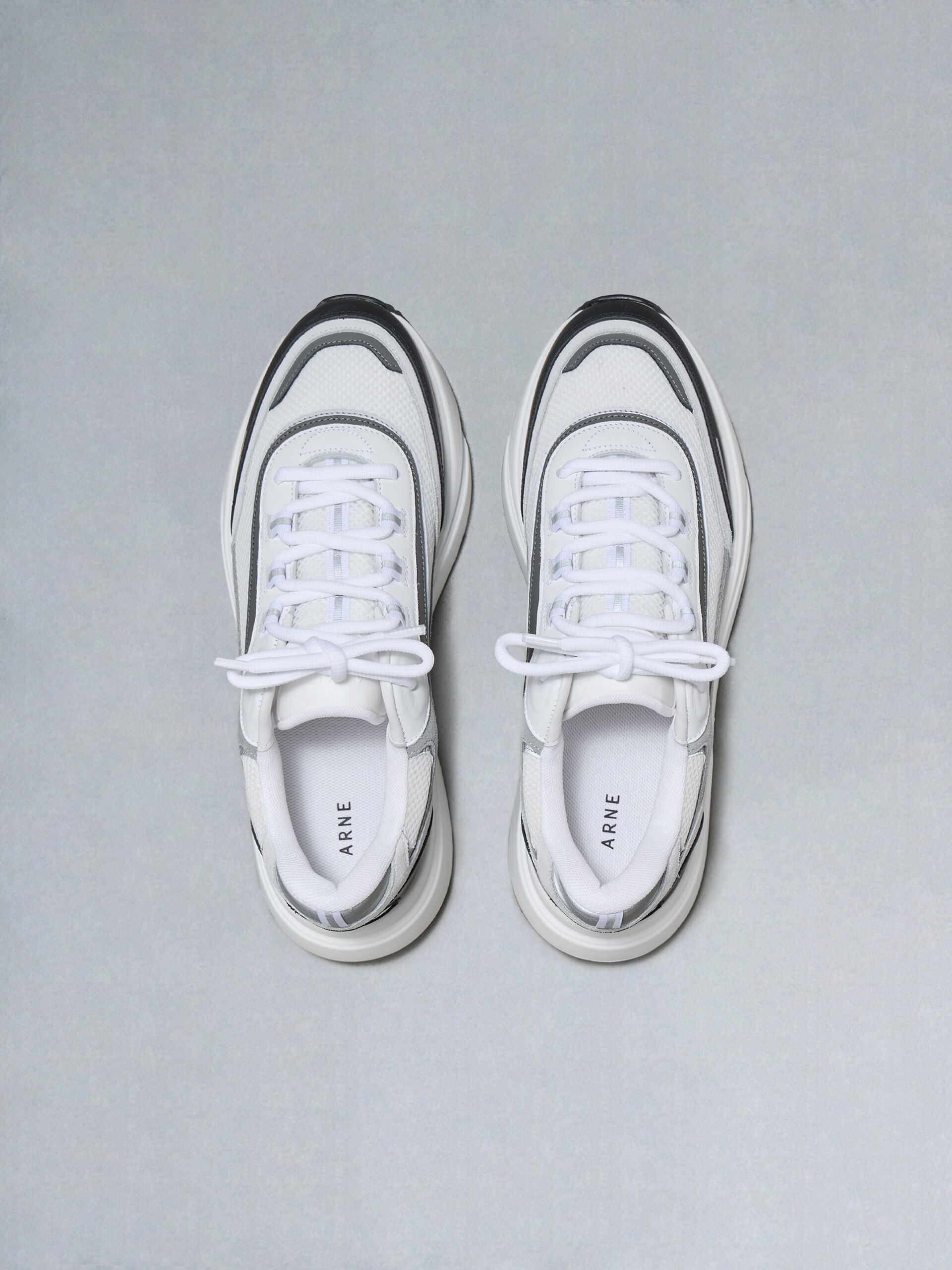 Technical Runner 2.0 in White Black