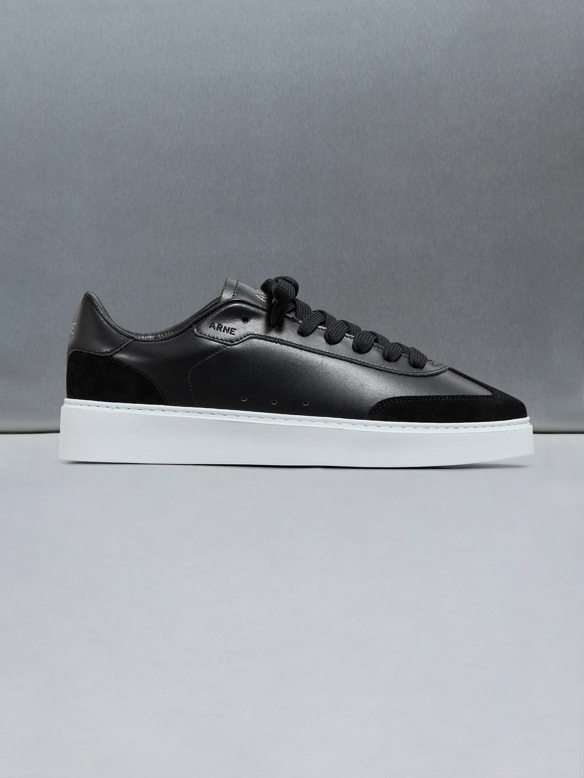 Tennis Trainer in Black