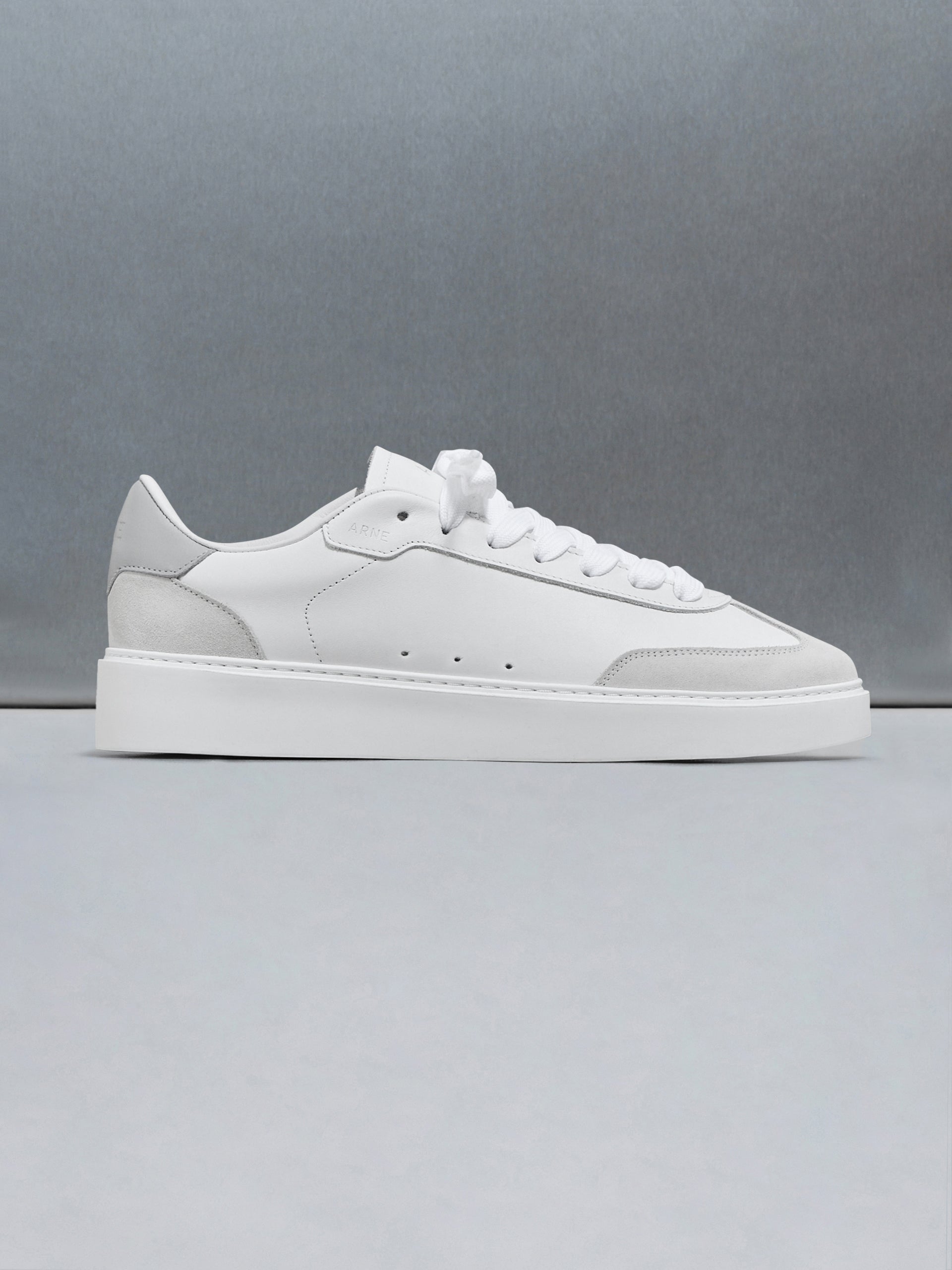 Tennis Trainer in White Grey