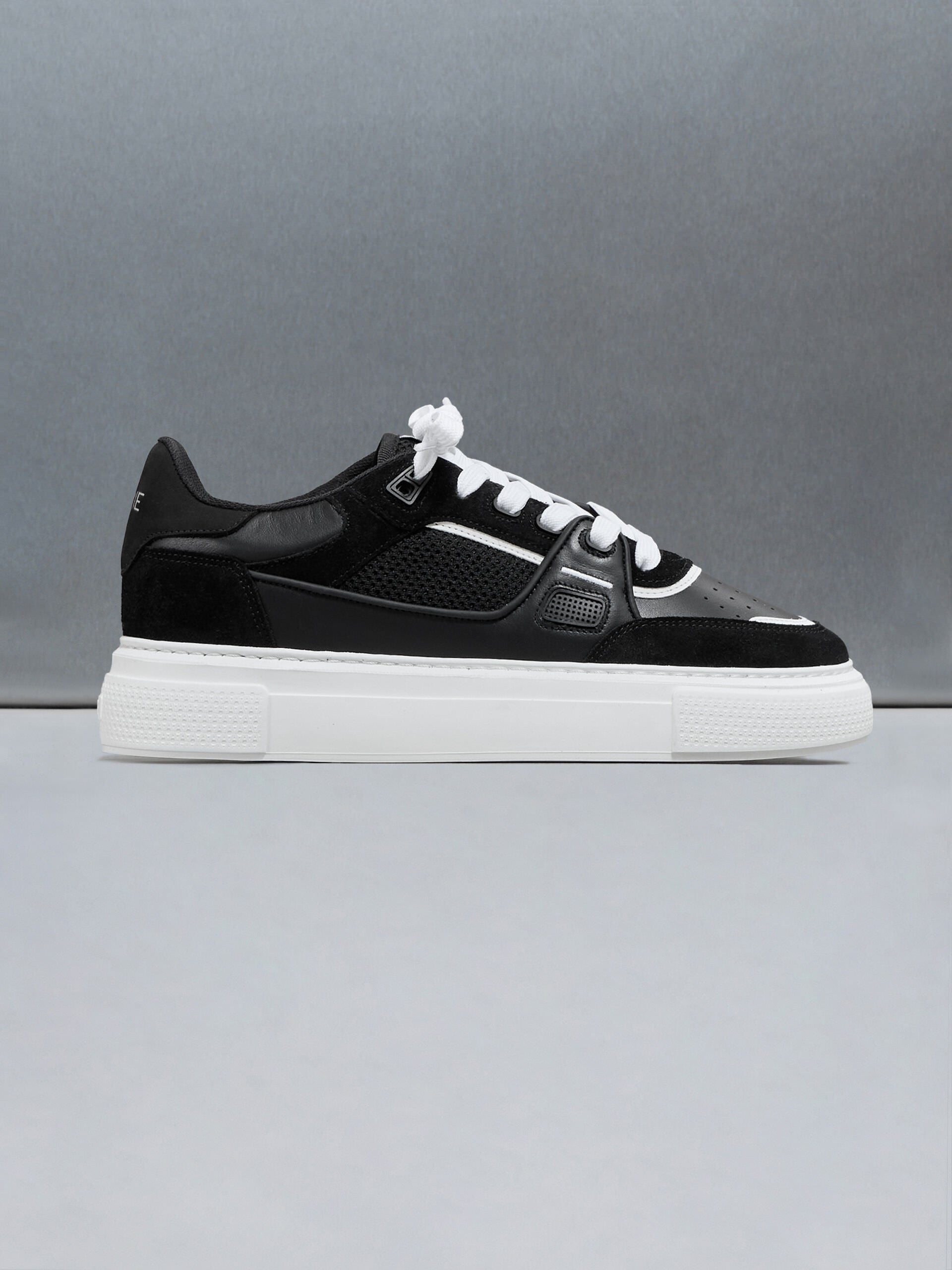 Atlas Trainer in Black White