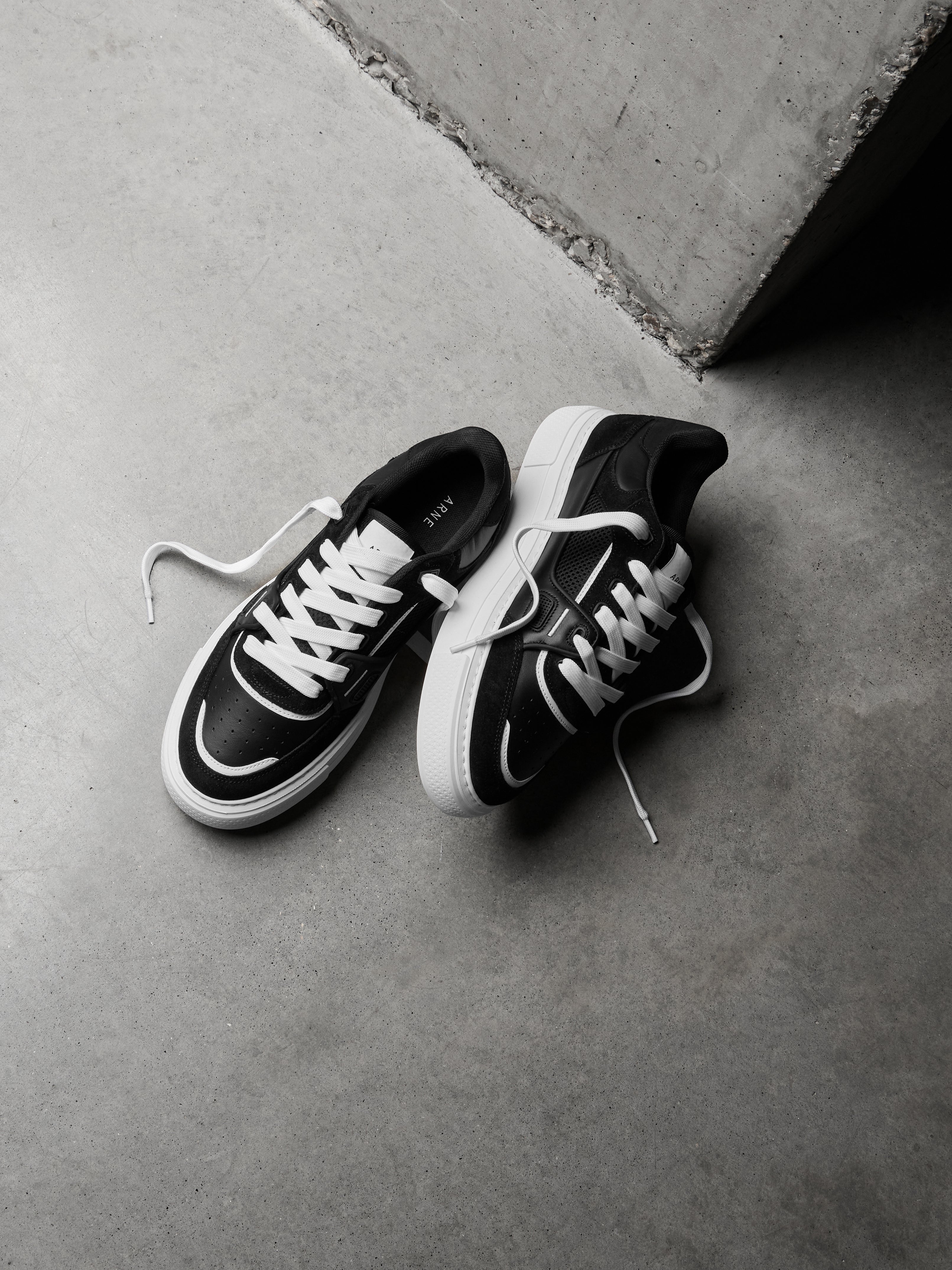 Atlas Trainer in Black White