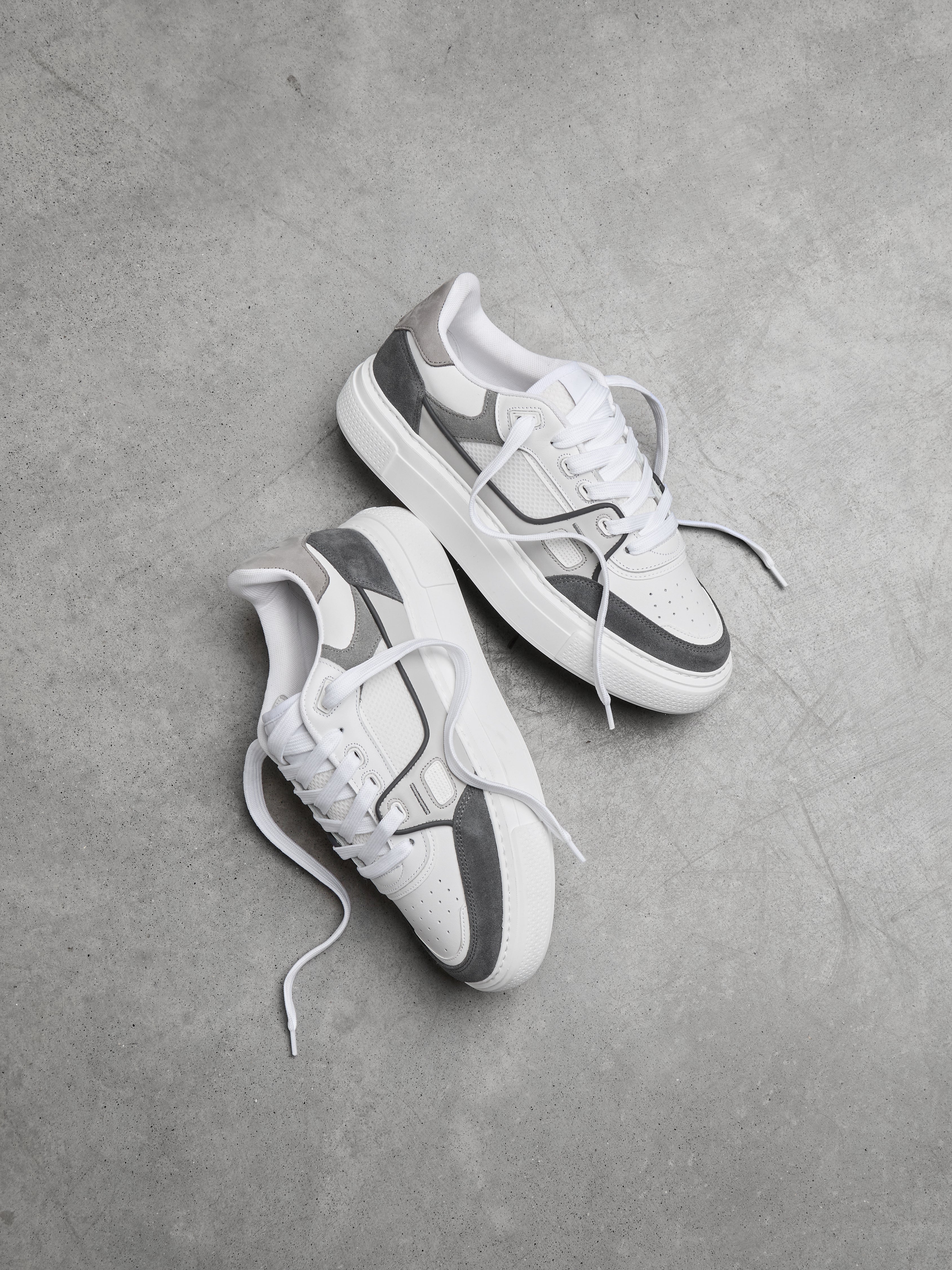 Atlas Trainer in White Grey