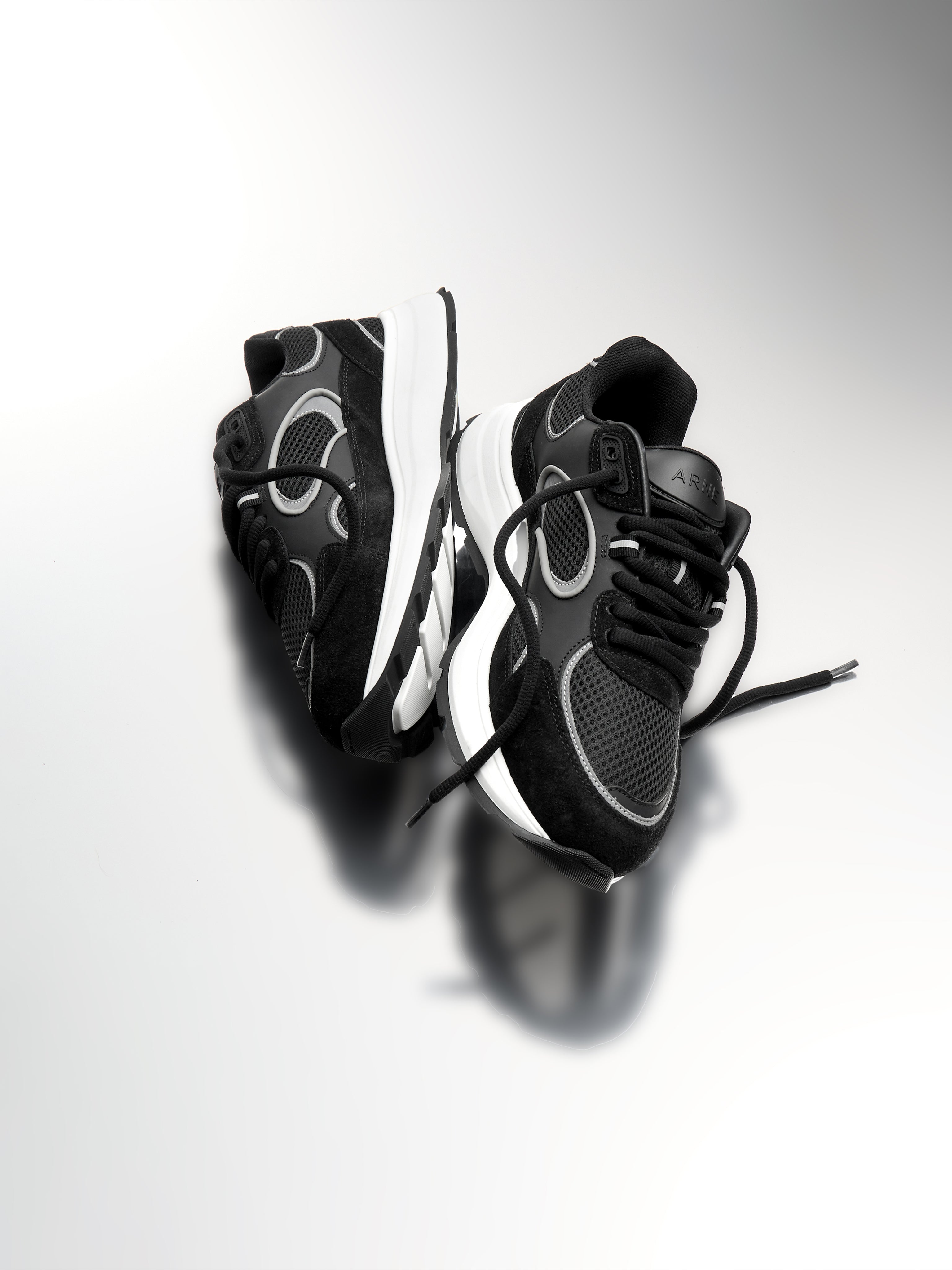 Circuit Trainer in Black