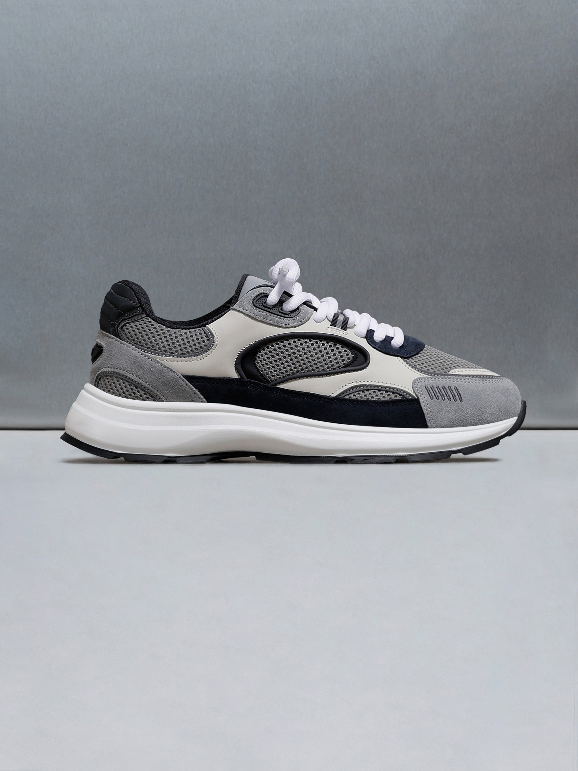 Circuit Trainer in Desert Grey