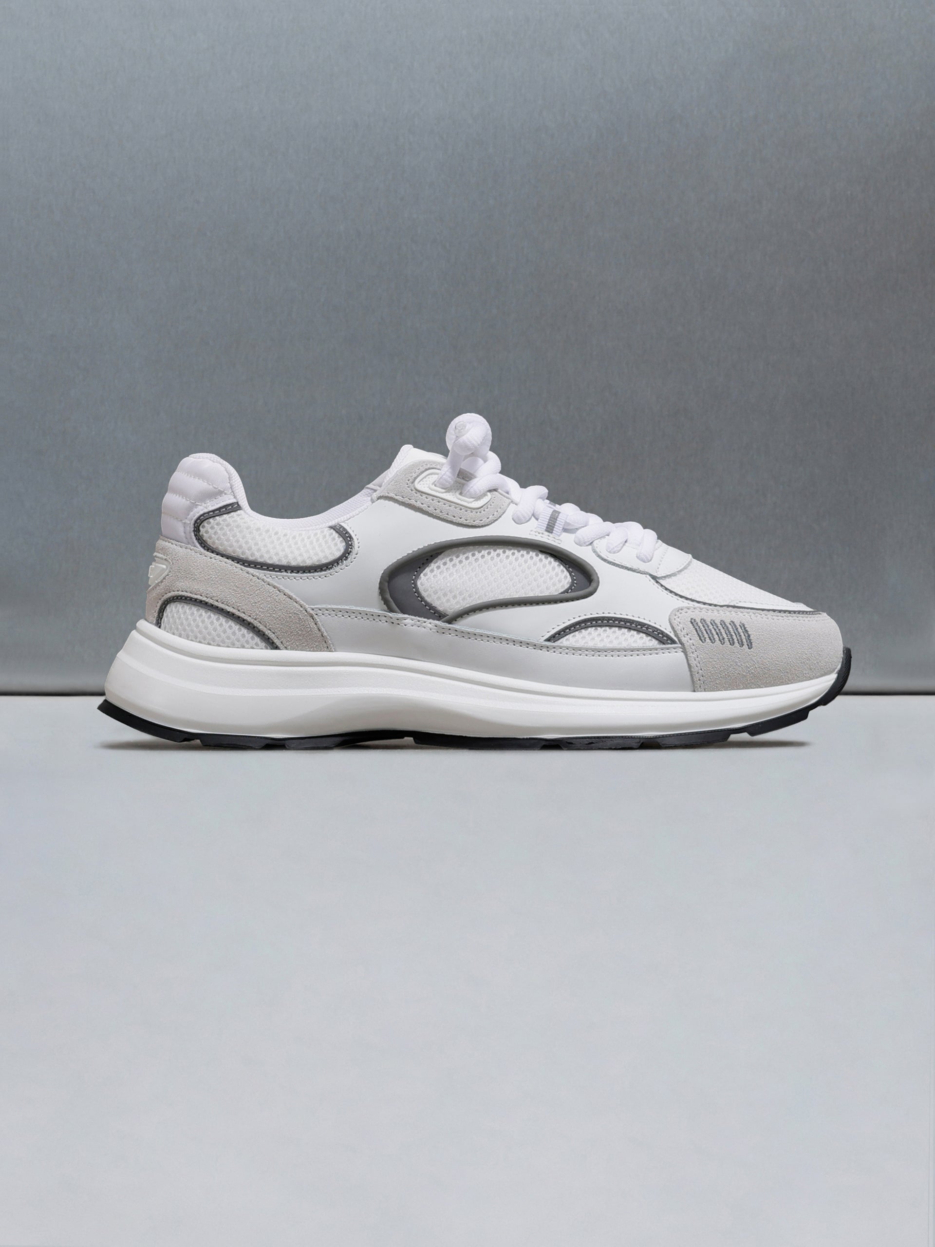 Circuit Trainer in White