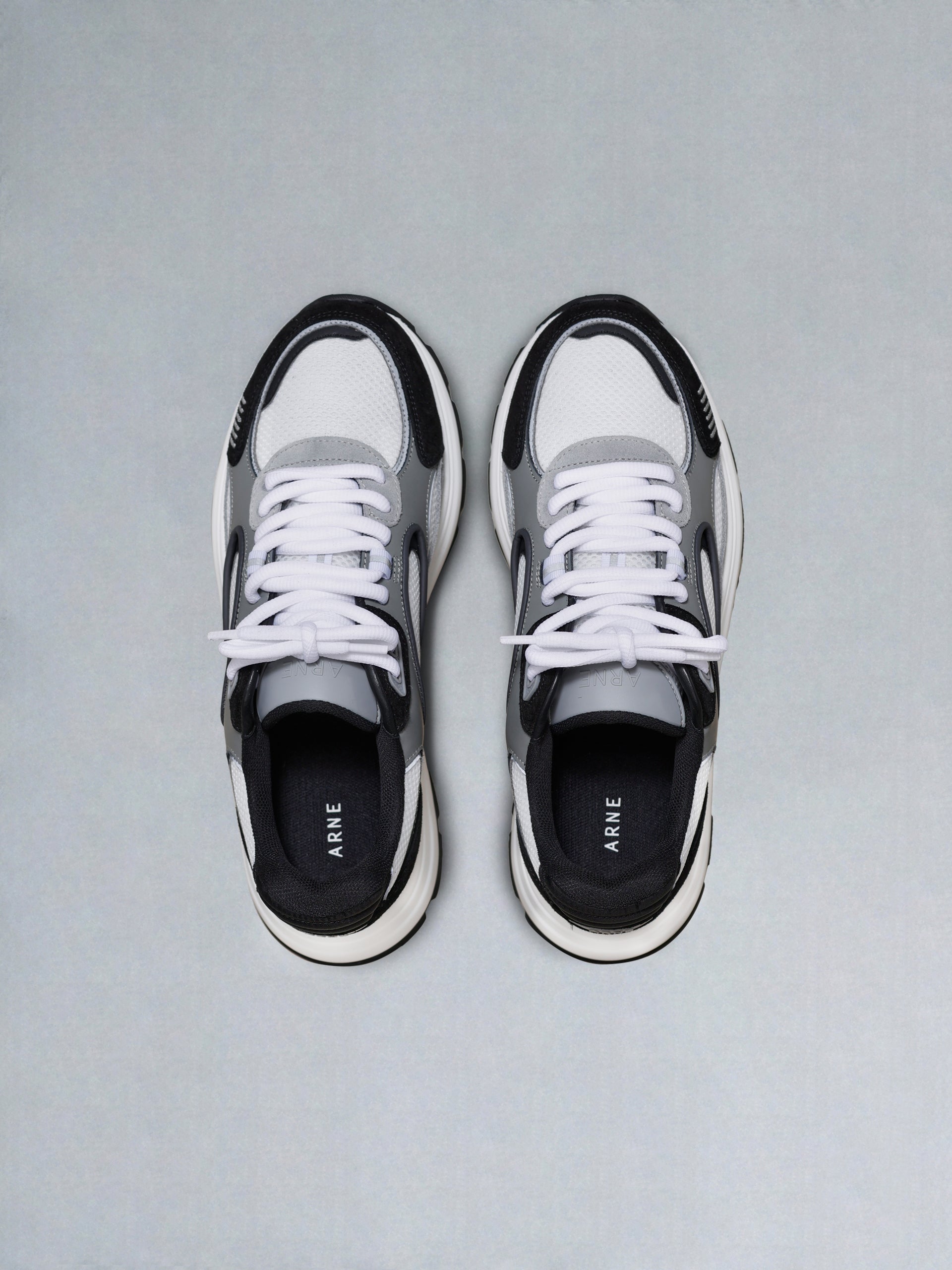 Circuit Trainer in White Black