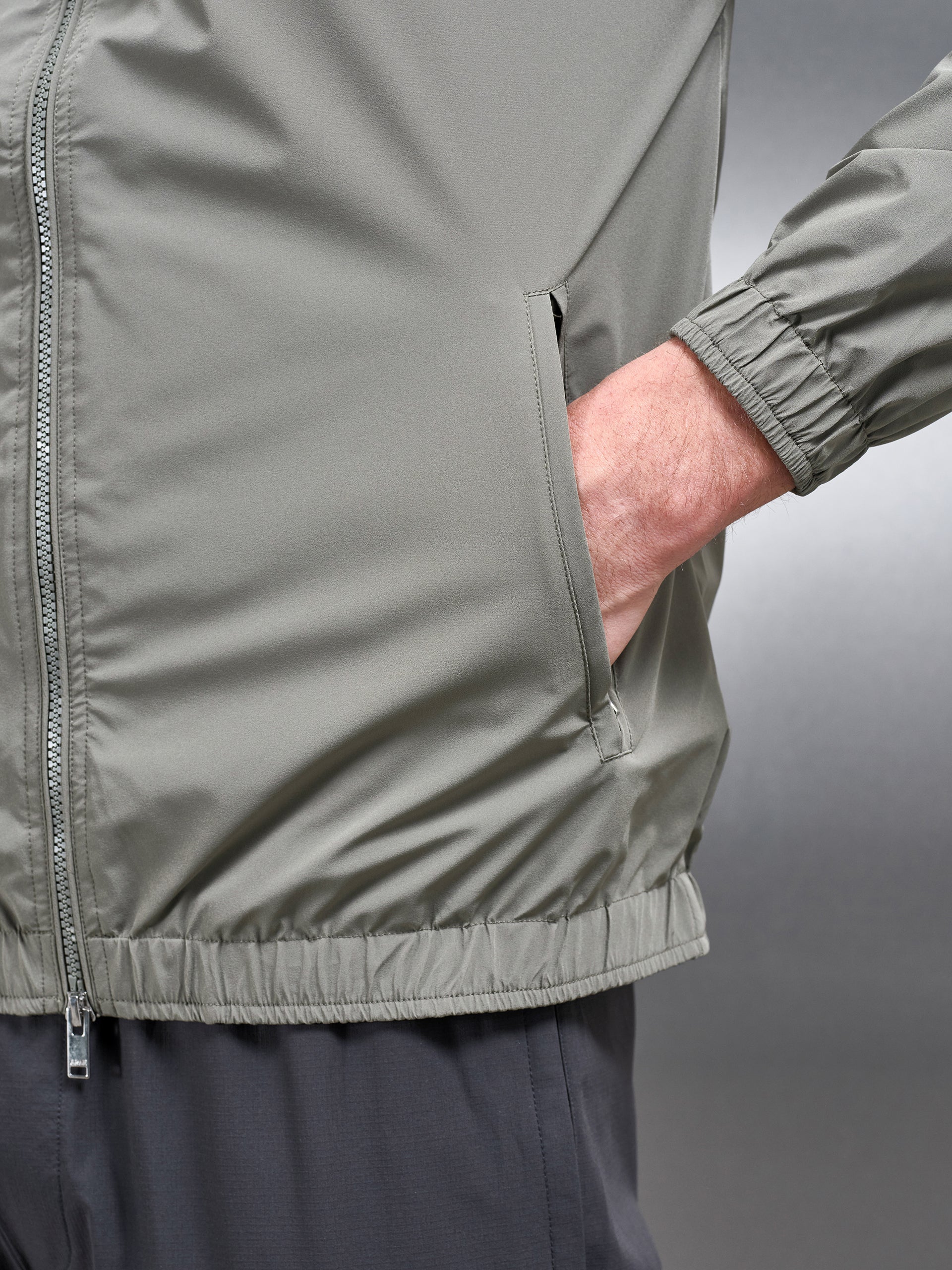 Shell Windbreaker in Olive