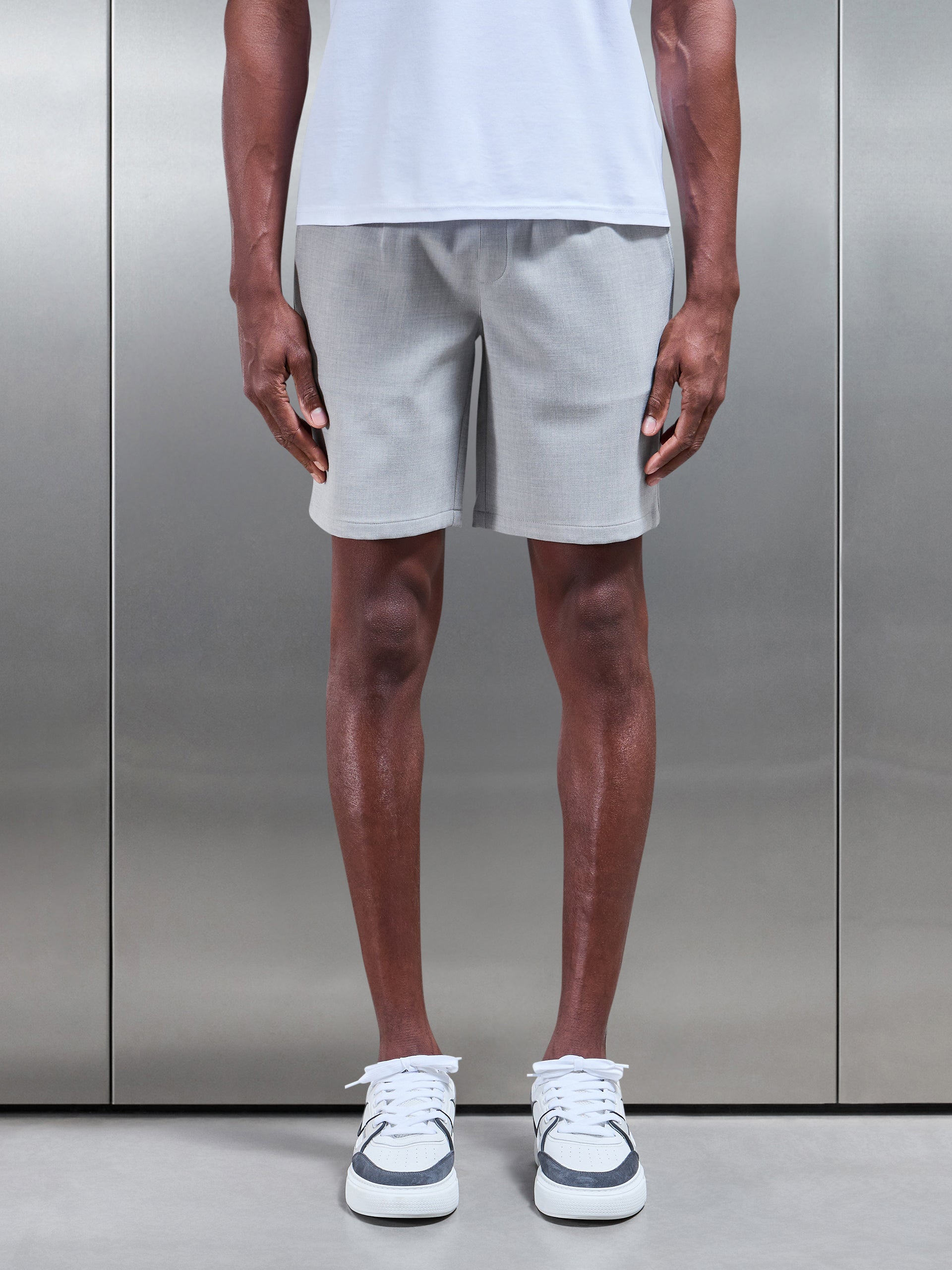 Smart Casual Short in Stone
