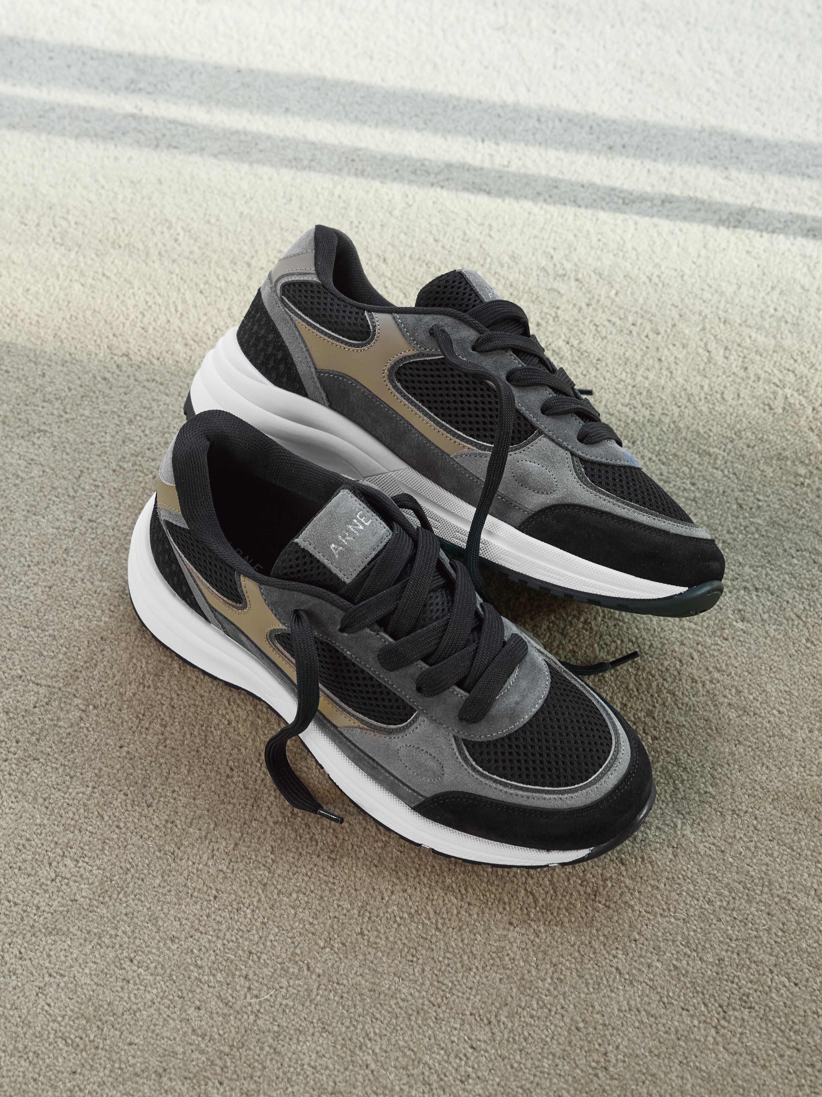 Apollo Runner in Black Safari