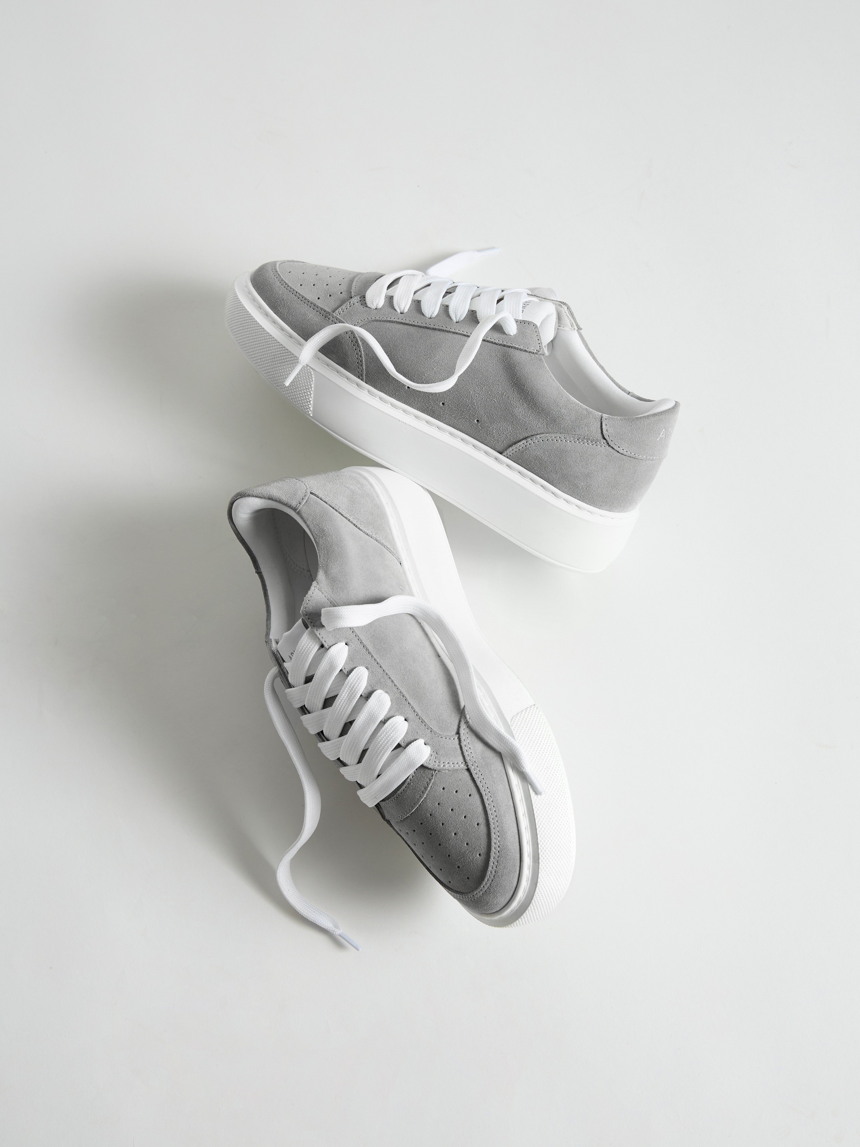 Suede Court 2.0 Trainer in Grey