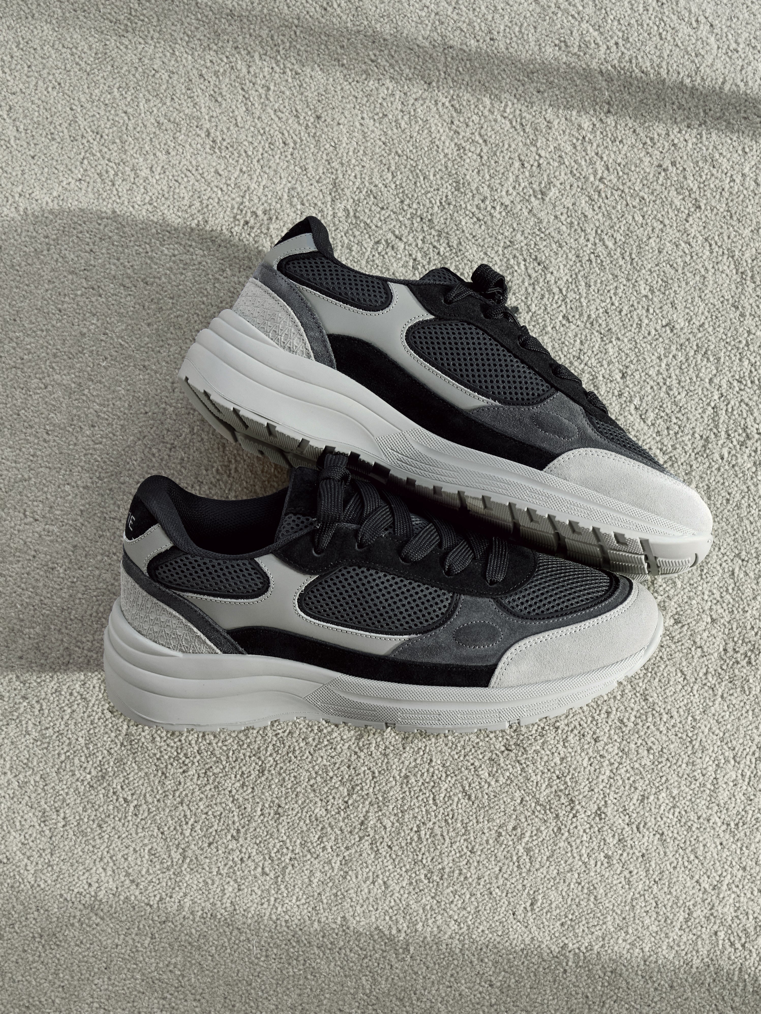 Apollo Runner in Charcoal Grey