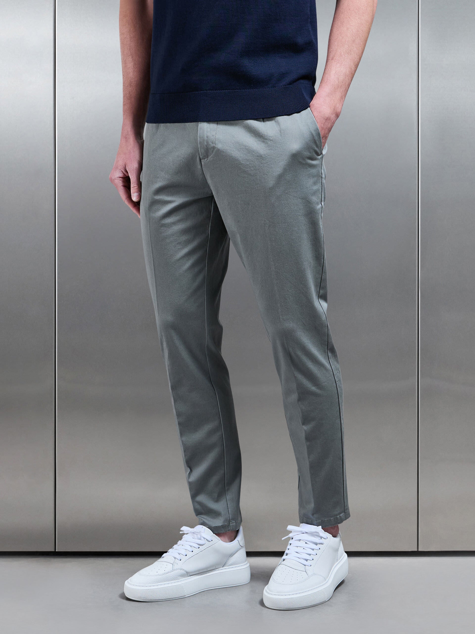 Tailored Side Adjuster Chino Trouser in Olive